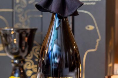 Schola Sarmenti presenta i suoi nuovi “cillenti” amori, un rosè brut e un bianco, in attesa del rosso - Corriere Salentino