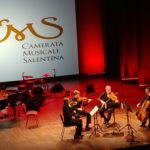 Il violinista Alessandro Quarta apre la stagione concertistica della CMS: una torta a tre piani per i 50 anni - Corriere Salentino