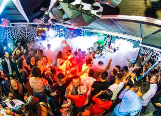 Leonardo De Paolis e Riccardo Invidia in console al Burlesq di Carmiano