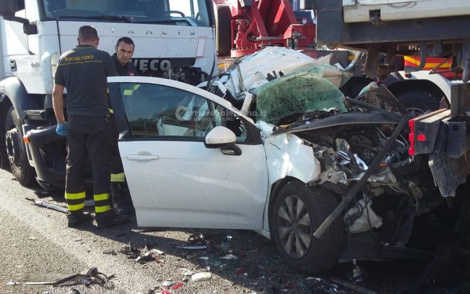 Insegnante muore schiacciata tra due tir, indagato il conducente del mezzo che l'ha tamponata - Corriere Salentino