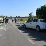 Auto fuori strada, mamma e figlia restano incastrate tra le lamiere: in "codice rosso" al Fazzi - Corriere Salentino