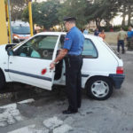 Stop non rispettato, scontro all'incrocio nel centro del paese: corsa in ospedale per una ragazza incinta - Corriere Salentino