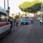 Stop non rispettato, scontro all'incrocio nel centro del paese: corsa in ospedale per una ragazza incinta - Corriere Salentino