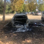 Due roghi d'auto nella notte in città: fiamme davanti al Fazzi e nel centro di Lecce - Corriere Salentino