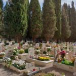 In migliaia hanno onorato il giorno dei defunti, Signore: “Superata la prova del decoro e della pulizia nel cimitero” - Corriere Salentino