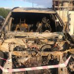 Rogo alla periferia di Lecce, alle fiamme la Jeep di una bancaria: nei filmati l'autore del raid - Corriere Salentino