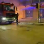 Divampa un incendio all'esterno del negozio, le fiamme raggiungono i balconi delle case: danni e paura - Corriere Salentino