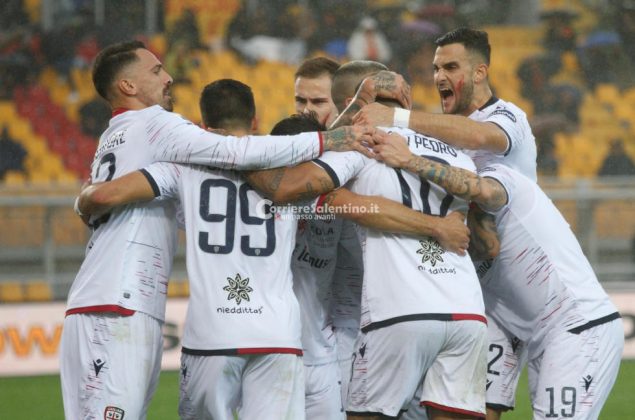Carattere e forza, il Lecce pareggia col Cagliari: finisce 2-2 - Corriere Salentino