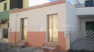 Grave infortunio, cade dalla scala mentre effettua dei lavori: 68enne in prognosi riservata - Corriere Salentino