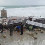 Tromba d'aria sul litorale ionico: barche spazzate via dal vento, distrutti muretti, lidi e ristoranti - Corriere Salentino