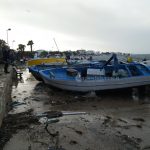 Tromba d'aria sul litorale ionico: barche spazzate via dal vento, distrutti muretti, lidi e ristoranti - Corriere Salentino