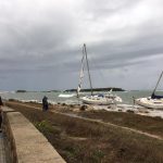 Le immagini paurose dei paesi costieri del Salento, onde altissime. Polemiche contro alcuni sindaci - Corriere Salentino