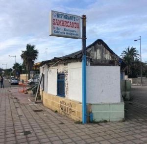 Guerra del Comune all’abusivismo, ruspa contro il ristorante Samarcanda di San Cataldo - Corriere Salentino