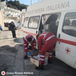 In 44 a bordo di un gommone al largo di Leuca, tra i migranti anche 11 bambini: nuovo sbarco nel Salento - Corriere Salentino