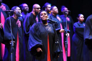 Teatro Apollo, che potenza Eric Waddell e il suo coro gospel - Corriere Salentino