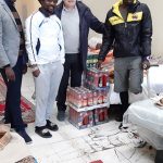 Solidarietà ed intercultura, agente e medico donano derrate e occhiali alle famiglie straniere in difficoltà - Corriere Salentino