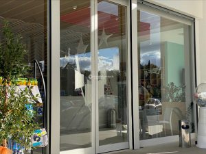 Natale da incubo, triplice attentato: nel mirino pizzeria, concessionaria ed area di servizio - Corriere Salentino