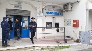 Fanno esplodere bancomat, ma il forziere resta blindato: banditi in fuga a mani vuote - Corriere Salentino
