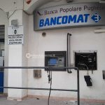 Fanno esplodere bancomat, ma il forziere resta blindato: banditi in fuga a mani vuote - Corriere Salentino