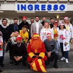 Babbo Natale GialloRosso e alcuni calciatori del Lecce in visita ai bambini ricoverati al Fazzi - Corriere Salentino