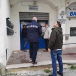 Fanno esplodere bancomat, ma il forziere resta blindato: banditi in fuga a mani vuote - Corriere Salentino