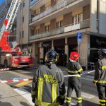 Lastra di vetro si stacca da un balcone al quinto piano, tragedia sfiorata nel centro di Lecce - Corriere Salentino