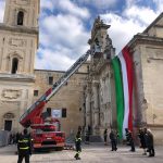 Vigili del fuoco in festa per Santa Barbara, la madre di un bimbo salvato: "Grandi uomini che cambiano la vita di tutti" - Corriere Salentino