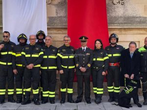 Vigili del fuoco in festa per Santa Barbara, la madre di un bimbo salvato: "Grandi uomini che cambiano la vita di tutti" - Corriere Salentino