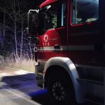 Violento schianto contro un albero: rimane incastrato tra le lamiere dell’auto. Ferito in codice rosso - Corriere Salentino