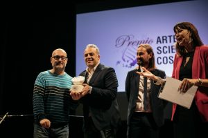 Il Premio Arte, Scienza e Coscienza all’Apollo commuove, entusiasma e stupisce il pubblico - Corriere Salentino
