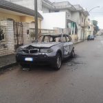 Suv in fiamme nel Capo di Leuca, incendio distrugge la Bmw di un pensionato di 75 anni - Corriere Salentino