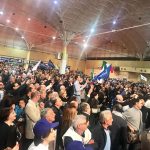 La prova di forza di Matteo Salvini a Bari, sfida interna a FdI e a Emiliano: qualcuno urla “No a Fitto” - Corriere Salentino