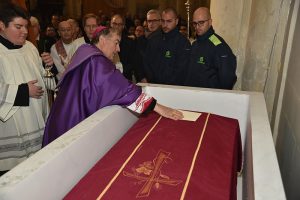L’Arcivescovo Ruppi sepolto in Cattedrale, Seccia: una benedizione del Signore - Corriere Salentino