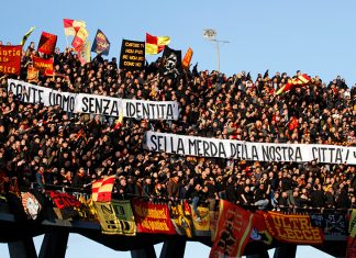 Striscione offensivo contro l’ex Conte, la Digos denuncia un ultrà leccese: “caccia” ai complici