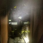 Un cortocircuito alla termocoperta scatena l'Inferno, casa distrutta. Brucia anche una vettura - Corriere Salentino