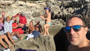 Dalla Marina di Novaglie a Brindisi, le immagini di quel tuffo invernale, in pieno gennaio, che diventa una tradizione - Corriere Salentino