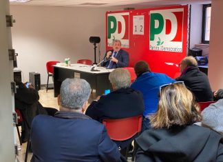 Mentre il centrodestra litiga per Fitto, Emiliano va avanti. Nel centrosinistra, però, c’è il problema civiche e Renzi