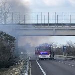 Fiamme e paura sulla 274, auto prende fuoco in movimento: salvo il conducente, mezzo distrutto - Corriere Salentino