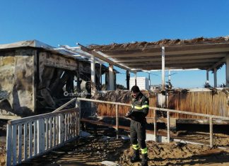 In fiamme il lido del fratello dell’ex assessore Martini, si sospetta l’atto doloso