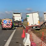 Tir sfonda il guardrail e finisce nei campi, traffico e disagi sulla Lecce-Brindisi - Corriere Salentino