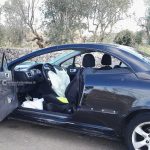 Auto si ribalta dopo lo schianto contro un muretto, in ospedale con "codice rosso" - Corriere Salentino