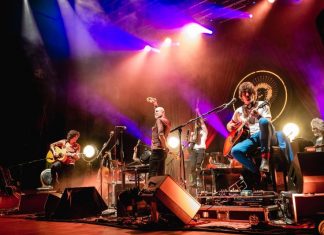 Festa per i Negrita al Teatro Apollo di Lecce. Prime venticinque candeline raccontate da Pau