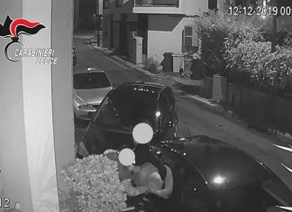 Il pestaggio, poi le coltellate. Il gip: “aggressione bestiale”, in tre in carcere per tentato omicidio