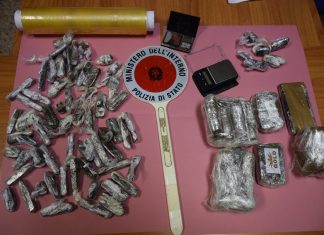 In casa con due chili di hashish: “Spaccio perché disoccupato e per curare i genitori anziani”, lascia il carcere