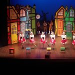 Un brillante e divertente Paese dei Campanelli al Teatro Apollo - Corriere Salentino