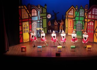 Un brillante e divertente Paese dei Campanelli al Teatro Apollo