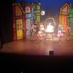 Un brillante e divertente Paese dei Campanelli al Teatro Apollo - Corriere Salentino