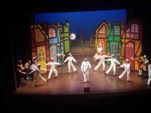 Un brillante e divertente Paese dei Campanelli al Teatro Apollo - Corriere Salentino