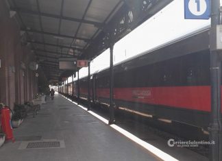 Infarto sui binari, due infermieri in cerca di lavoro gli salvano la vita: leccese in ospedale