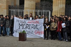 L’iniziativa degli studenti salentini: “Corteo funebre dell’Istruzione italiana e del suo Ministero” - Corriere Salentino